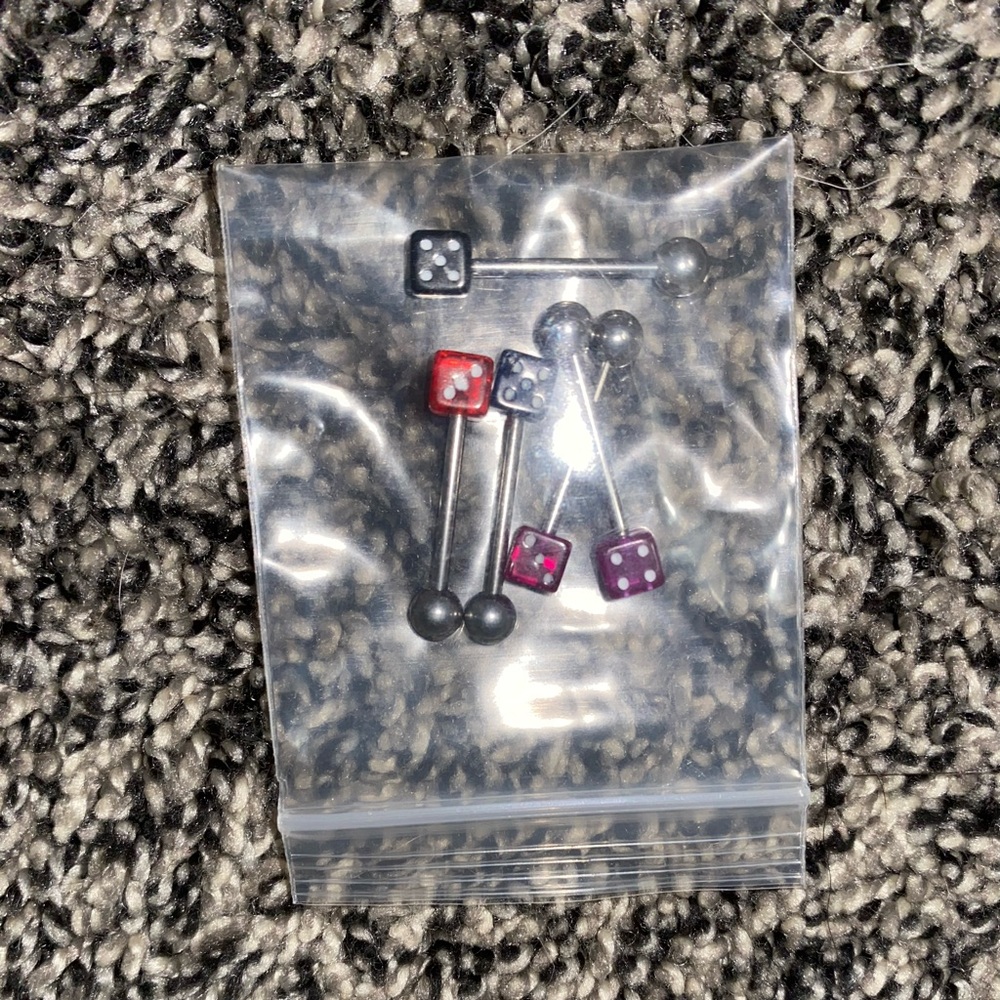 5 tongue piercing